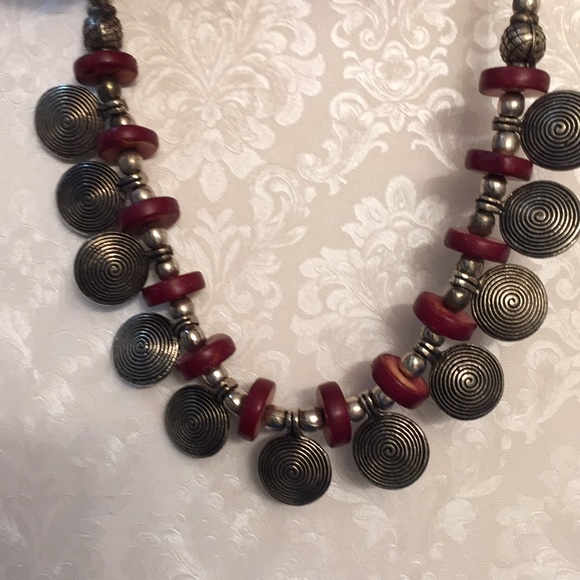 Statement necklace w/ metallic discs maroon beads - Picture 2 of 8